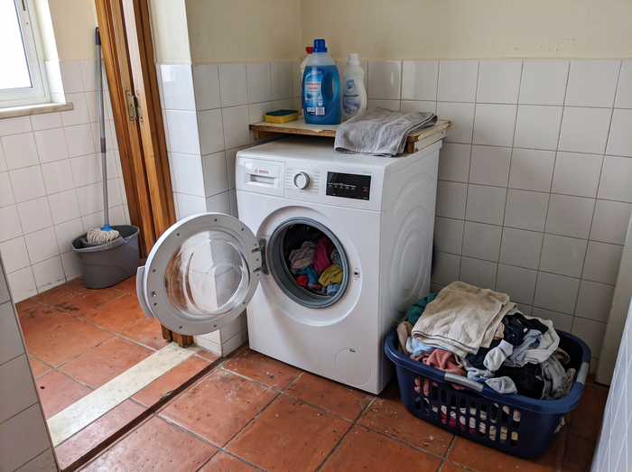 Mi lavadora abierta después del ciclo con la pastilla